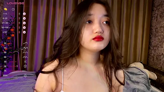 Snapshot of FreyaRaya chatting on 11.28.25 FreyaRaya online show from 11.28.25