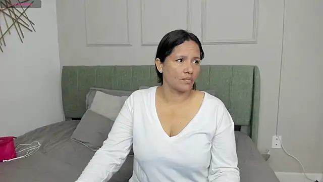 Snapshot of Sussanewolf chatting on 02.14.26 Sussanewolf online show from 02.14.26