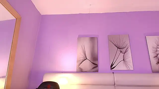 Snapshot of milan_sweet chatting on 04.21.26 milan sweet online show from 04.21.26