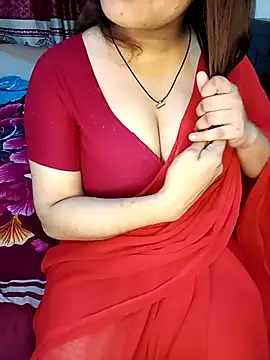 Snapshot of Dayna-36 chatting on 11.06.25 Dayna-36 online show from 11.06.25