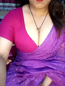 Snapshot of Dayna-36 chatting on 11.08.25 Dayna-36 online show from 11.08.25