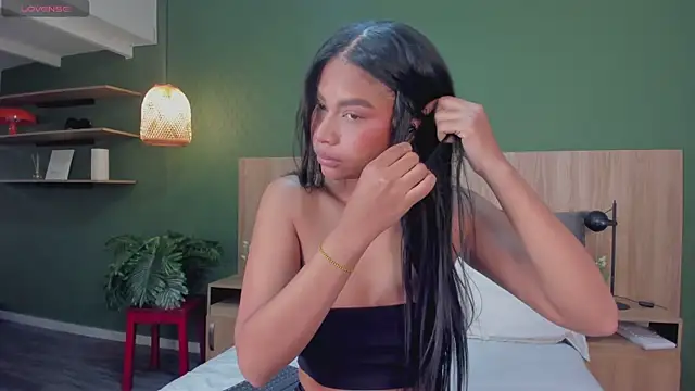 nayah   online show from 11.30.25