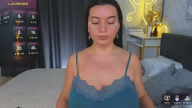 Snapshot of YourSweetDream_ chatting on 01.13.25 YourSweetDream online show from 01.13.25