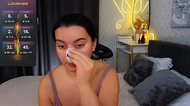 Snapshot of YourSweetDream_ chatting on 01.14.25 YourSweetDream online show from 01.14.25