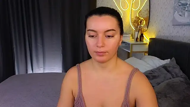 Snapshot of YourSweetDream_ chatting on 02.05.25 YourSweetDream online show from 02.05.25