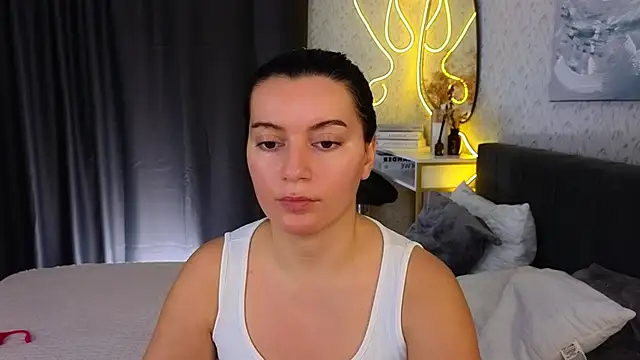 Snapshot of YourSweetDream_ chatting on 02.06.25 YourSweetDream online show from 02.06.25