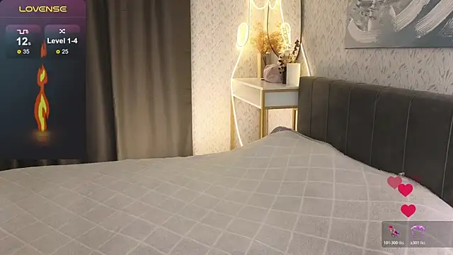 Snapshot of YourSweetDream_ chatting on 10.18.25 YourSweetDream online show from 10.18.25