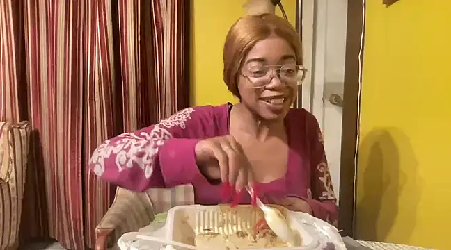 Snapshot of MommyConfident chatting on 01.12.25 MommyConfident online show from 01.12.25