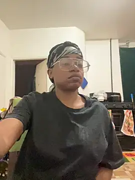 Snapshot of MommyConfident chatting on 01.27.25 MommyConfident online show from 01.27.25