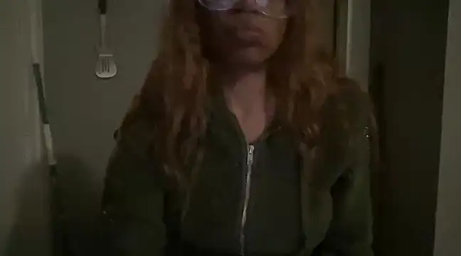 Snapshot of MommyConfident chatting on 02.01.25 MommyConfident online show from 02.01.25