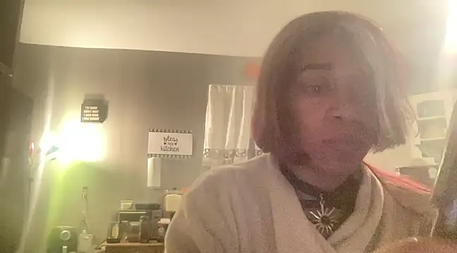 Snapshot of MommyConfident chatting on 02.03.25 MommyConfident online show from 02.03.25