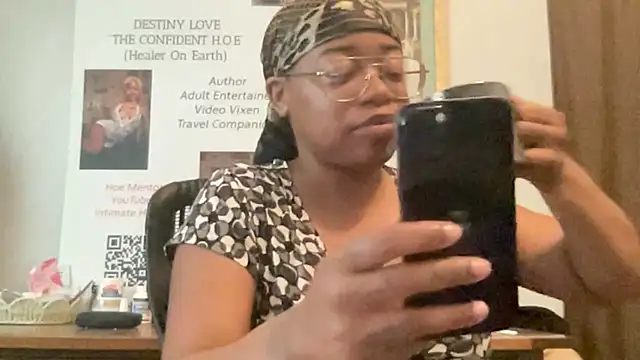 MommyConfident online show from 06.07.26