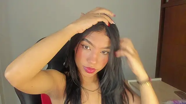 Snapshot of samy_jonnes_ chatting on 12.22.24 samy jonnes online show from 12.22.24