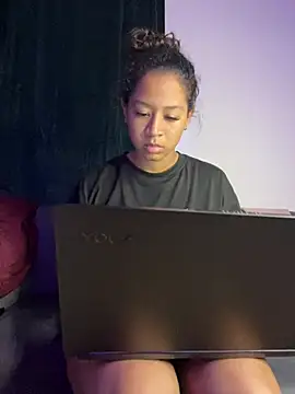 Snapshot of VanessaBling chatting on 02.08.25 VanessaBling online show from 02.08.25