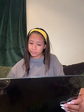 Snapshot of VanessaBling chatting on 02.17.26 VanessaBling online show from 02.17.26