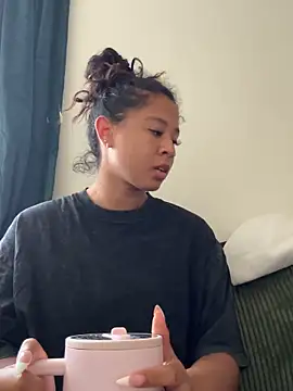 Snapshot of VanessaBling chatting on 03.04.26 VanessaBling online show from 03.04.26