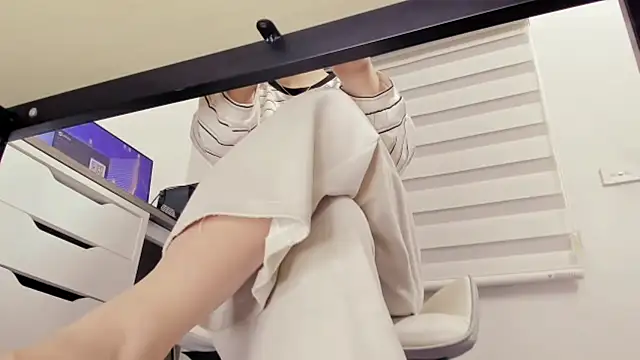 Snapshot of Alisa_Hotfeeling chatting on 12.22.25 Alisa Hotfeeling online show from 12.22.25