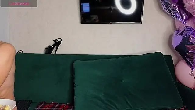 FoxLoveBasik online show from 12.14.24