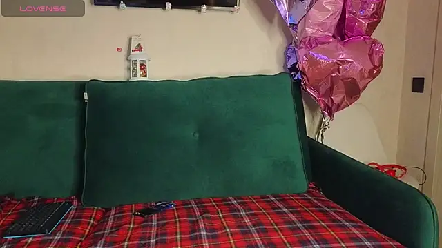 FoxLoveBasik online show from 12.25.24