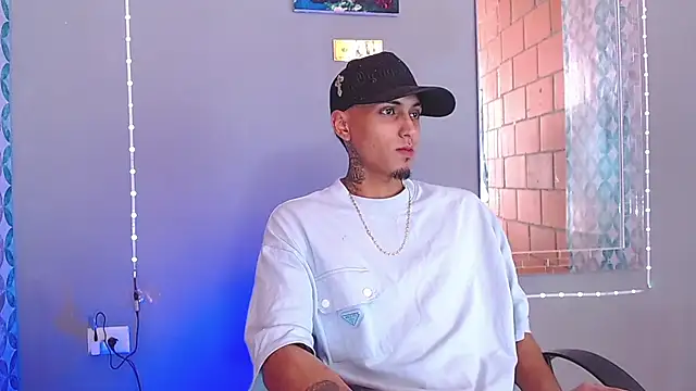 Snapshot of Liam_lee chatting on 06.26.26 Liam lee online show from 06.26.26