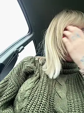 Snapshot of haileyhope_ chatting on 12.30.24 haileyhope online show from 12.30.24