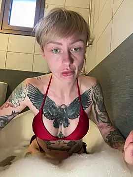 Snapshot of haileyhope_ chatting on 01.04.25 haileyhope online show from 01.04.25