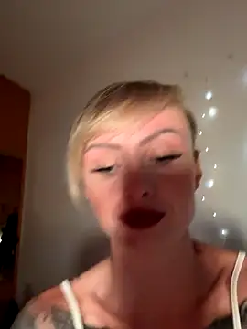 Snapshot of haileyhope_ chatting on 11.08.25 haileyhope online show from 11.08.25