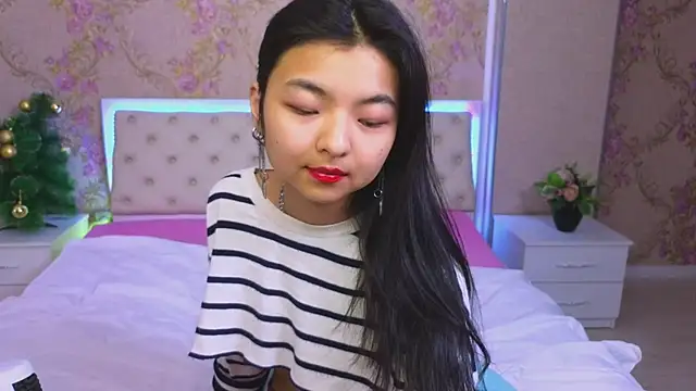 Shy Kira online show from 01.12.25