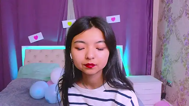 Shy Kira online show from 02.11.25