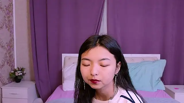 Shy Kira online show from 02.20.25