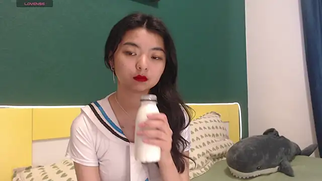 Snapshot of Shy_Kira chatting on 06.12.26 Shy Kira online show from 06.12.26