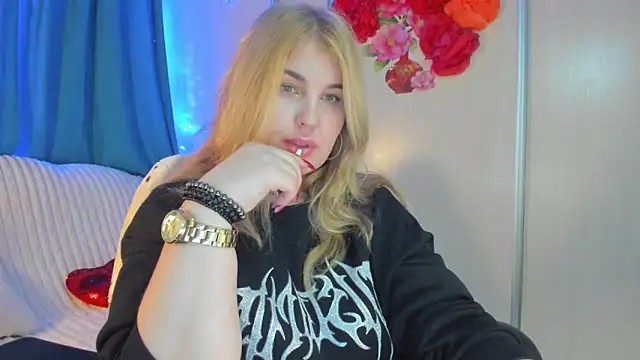 CoraSwon online show from 02.12.25