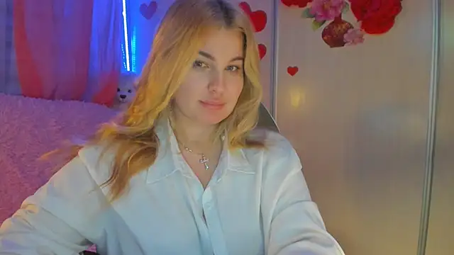 CoraSwon online show from 03.02.25