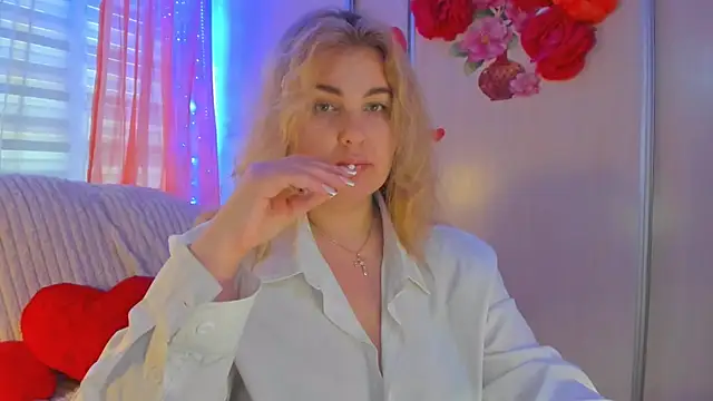 CoraSwon online show from 03.11.25