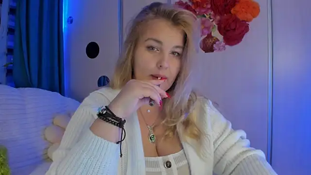 CoraSwon online show from 10.03.25