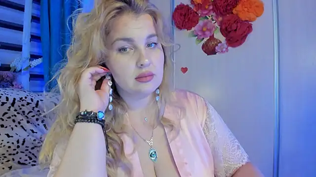 CoraSwon online show from 10.05.25