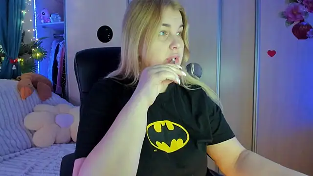 CoraSwon online show from 02.07.26