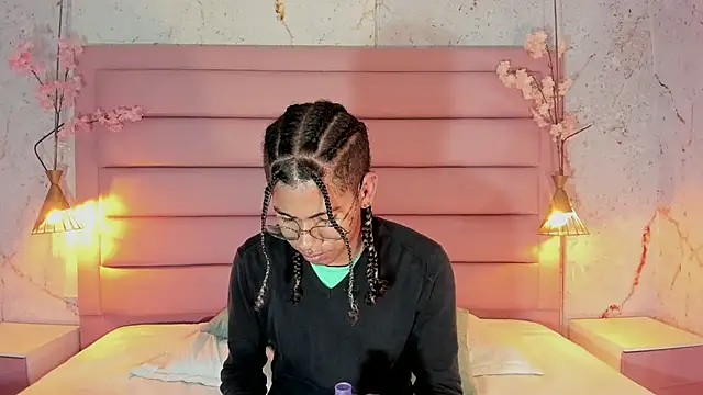 Snapshot of Maxim-Walker chatting on 09.30.25 Maxim-Walker online show from 09.30.25