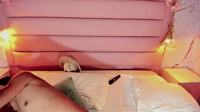 Snapshot of Maxim-Walker chatting on 09.30.25 Maxim-Walker online show from 09.30.25