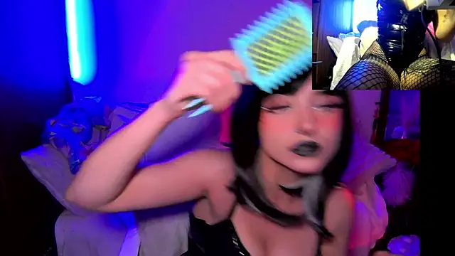 HollyDominic online show from 10.27.25