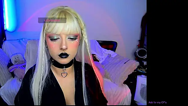 Snapshot of HollyDominic chatting on 03.16.26 HollyDominic online show from 03.16.26