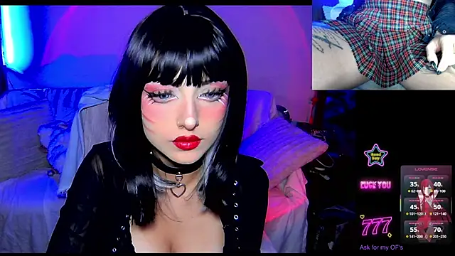 Snapshot of HollyDominic chatting on 03.24.26 HollyDominic online show from 03.24.26