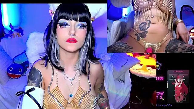 Snapshot of HollyDominic chatting on 04.13.26 HollyDominic online show from 04.13.26