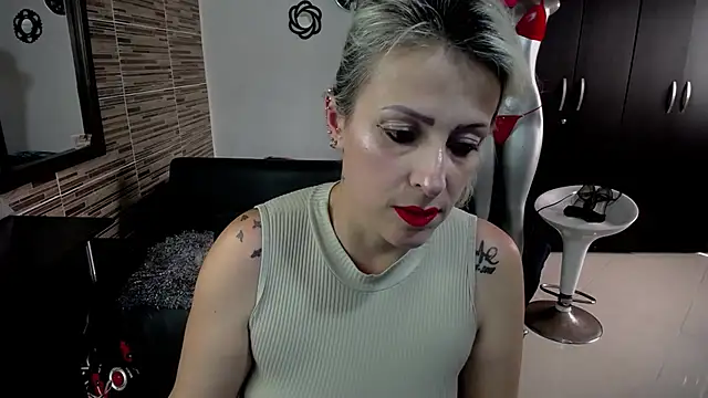 Snapshot of Emma_Rizzoo chatting on 02.06.25 Emma Rizzoo online show from 02.06.25