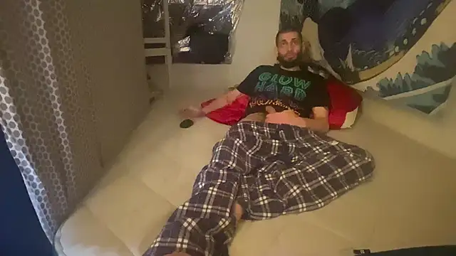 pantslesstraveler plt online show from 01.15.26