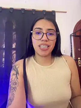 Snapshot of SaritaHot_69 chatting on 12.12.24 SaritaHot 69 online show from 12.12.24