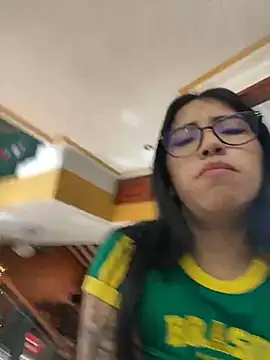 Snapshot of SaritaHot_69 chatting on 12.18.24 SaritaHot 69 online show from 12.18.24