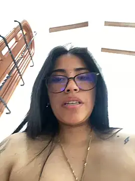 Snapshot of SaritaHot_69 chatting on 12.18.24 SaritaHot 69 online show from 12.18.24