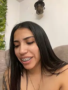 Snapshot of SaritaHot_69 chatting on 12.26.24 SaritaHot 69 online show from 12.26.24