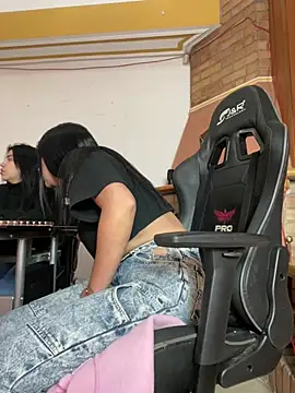 Snapshot of SaritaHot_69 chatting on 02.19.25 SaritaHot 69 online show from 02.19.25